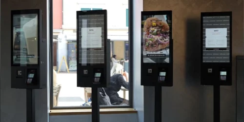 How mit&ohne Received 80,000 Orders a Month With no Cashiers